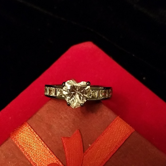 Jewelry - Heart-shaped cut cubic zirconia black gold filled